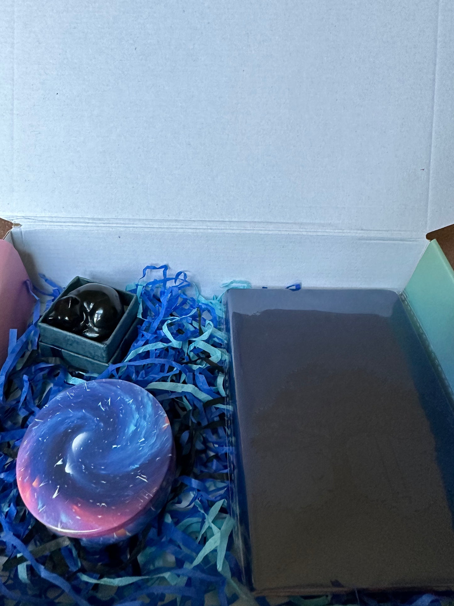 Calming and Relaxing Cat Figurine Energy Crystal Aromatherapy Set