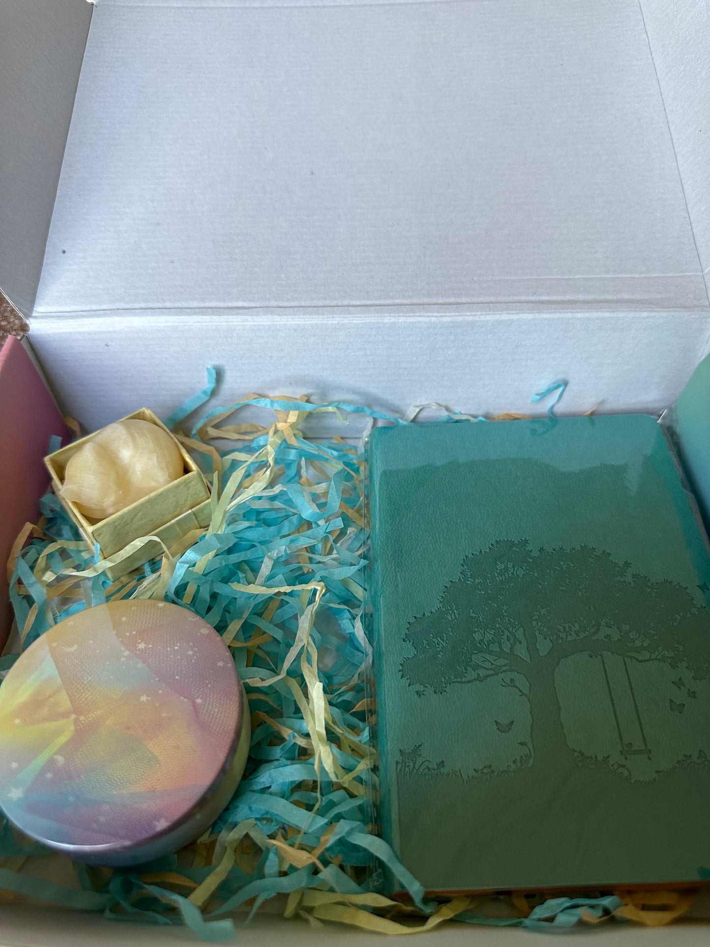 Calming and Relaxing Cat Figurine Energy Crystal Aromatherapy Set